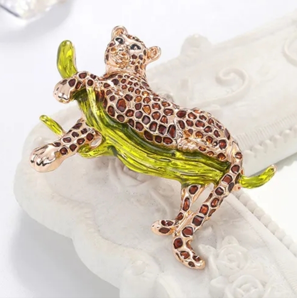 Leopard cat on branch brooch pin vintage style New enamel - Picture 11 of 15